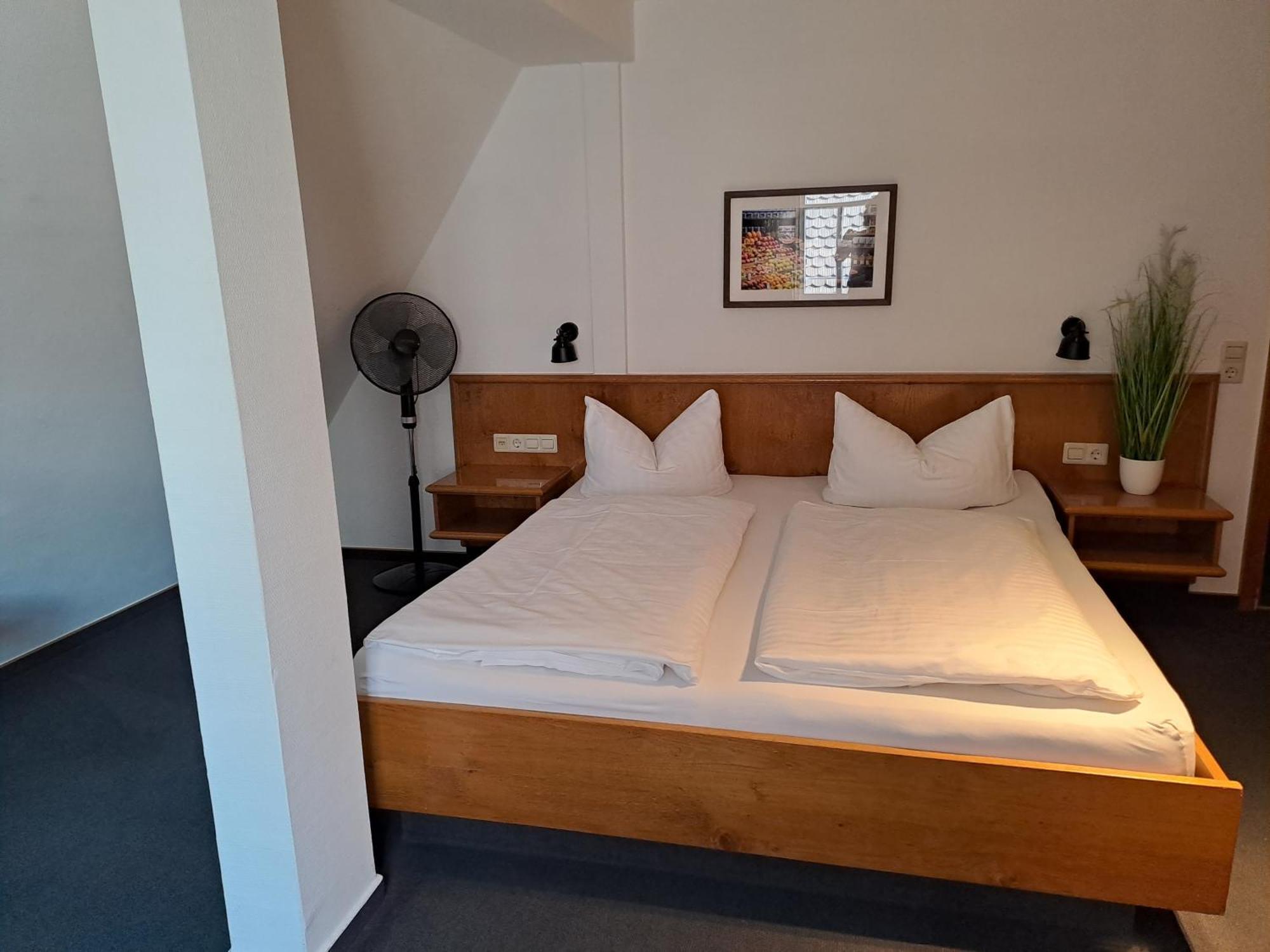 Stadthotel Waldhorn Kirchheim unter Teck Bagian luar foto